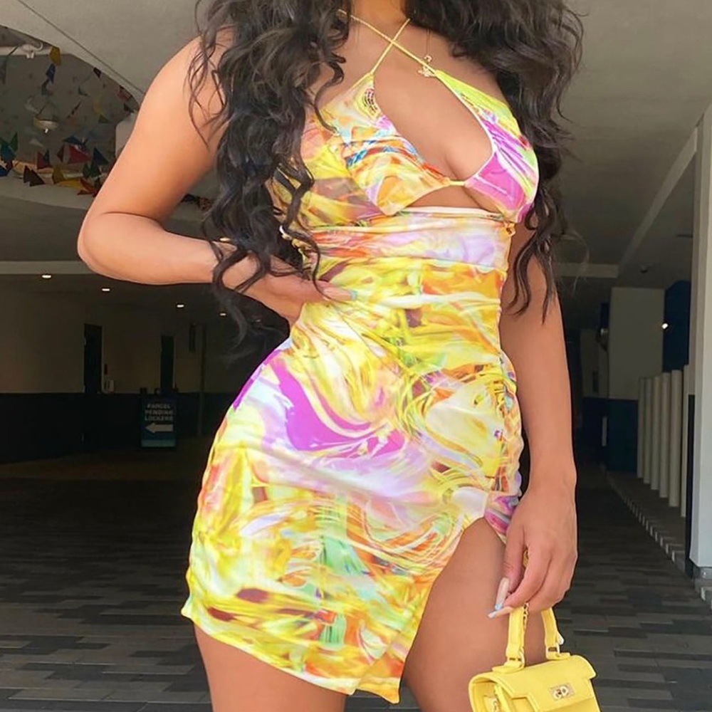 Tulum beach Club mini dress size S
Yellow/combo. Fashion Nova